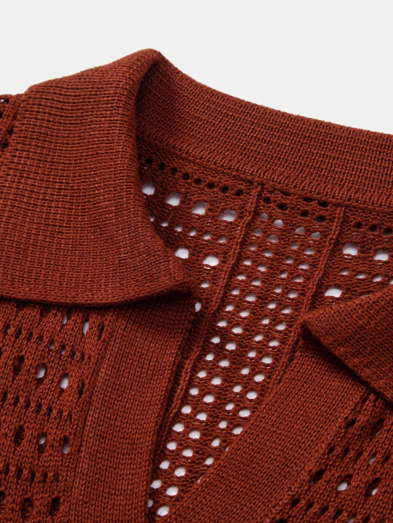 POLO A V IN CROCHET & PANTALONI IN LINO CON GAMBA DRITTA