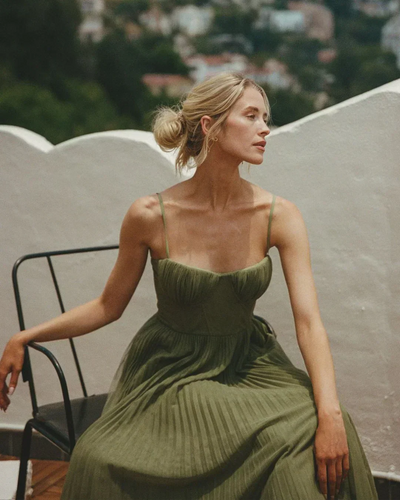 Abito Isabella – Stile plissettato con raffinatezza senza tempo