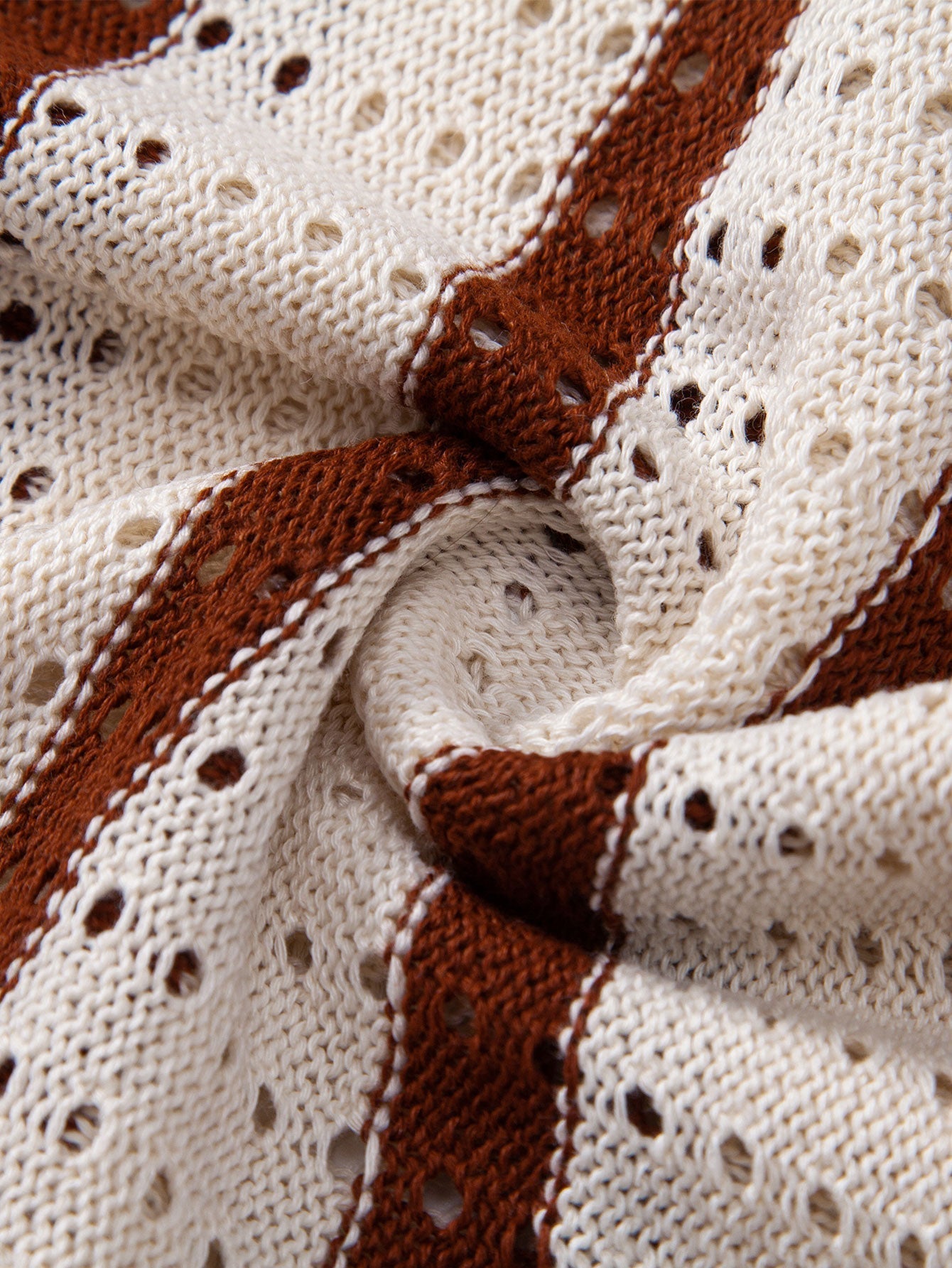 CAMICIA A RIGHE CON OCCHIELLI LAVORATI A MAGLIA & PANTALONI DI LINO A GAMBA DRITTA