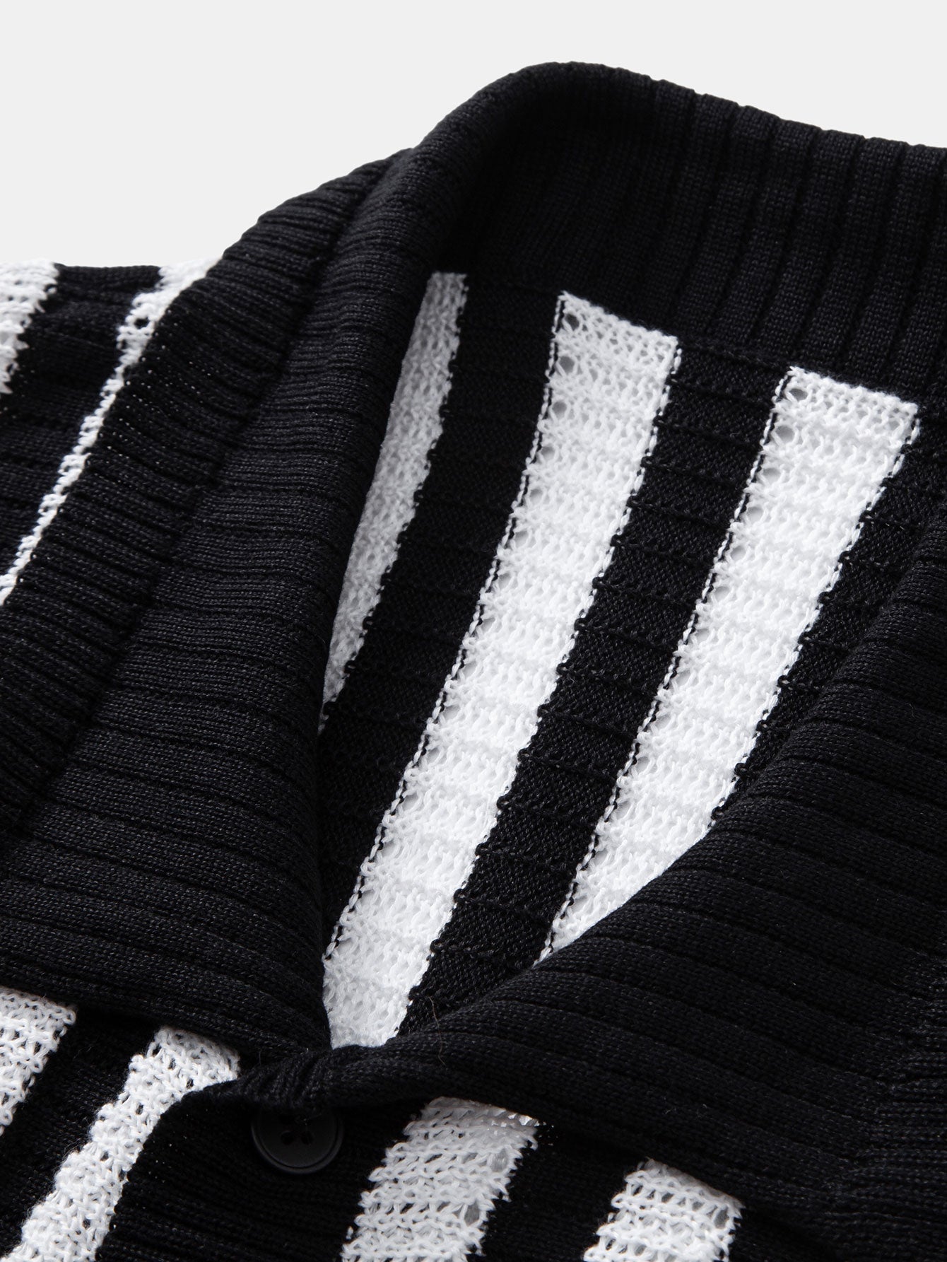 CAMICIA CON SPALLE SCHESE E RIGHE ALL'UNCINETTO & PANTALONI IN LINO CON GAMBA DRITTA